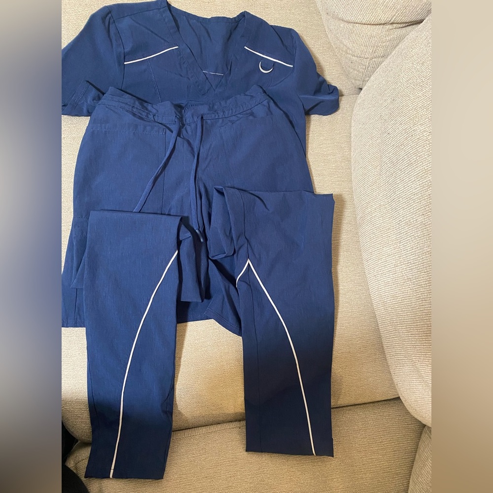 Navy scrub set XS